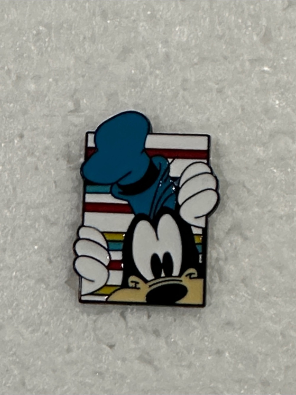 Disney Goofy Enamel Pin - Blue Hat, White Gloves, Yellow Face